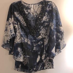 Studio Y (Maurices) flowy sleeve, fitted bottom, dressy shirt.  Size med, NWOT.
